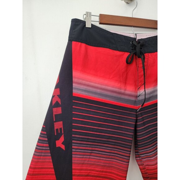 Oakley Outboard 22" red black boardshorts 33